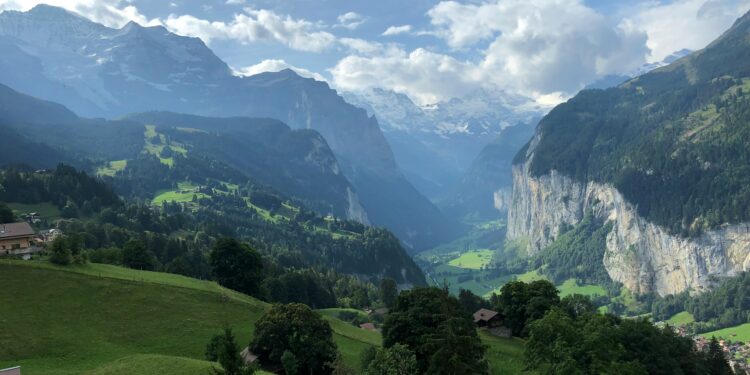 Lauterbrunnen – Zwischen blühenden Almwiesen und rauschenden Wasserfällen